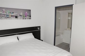 Park Wilson Airport Aparthotel